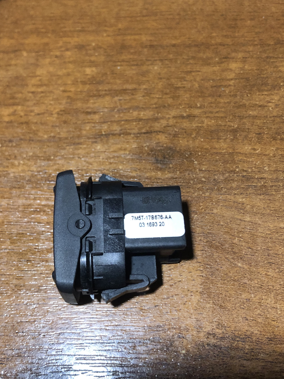 Кнопка складывания зеркал — Ford Focus II Sedan, 1,6 л, 2008 года ...