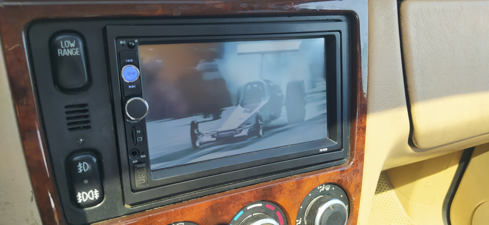 видео клипы тоже на хорошем уровне играют и показывает — Mercedes-Benz M-Class (W163)