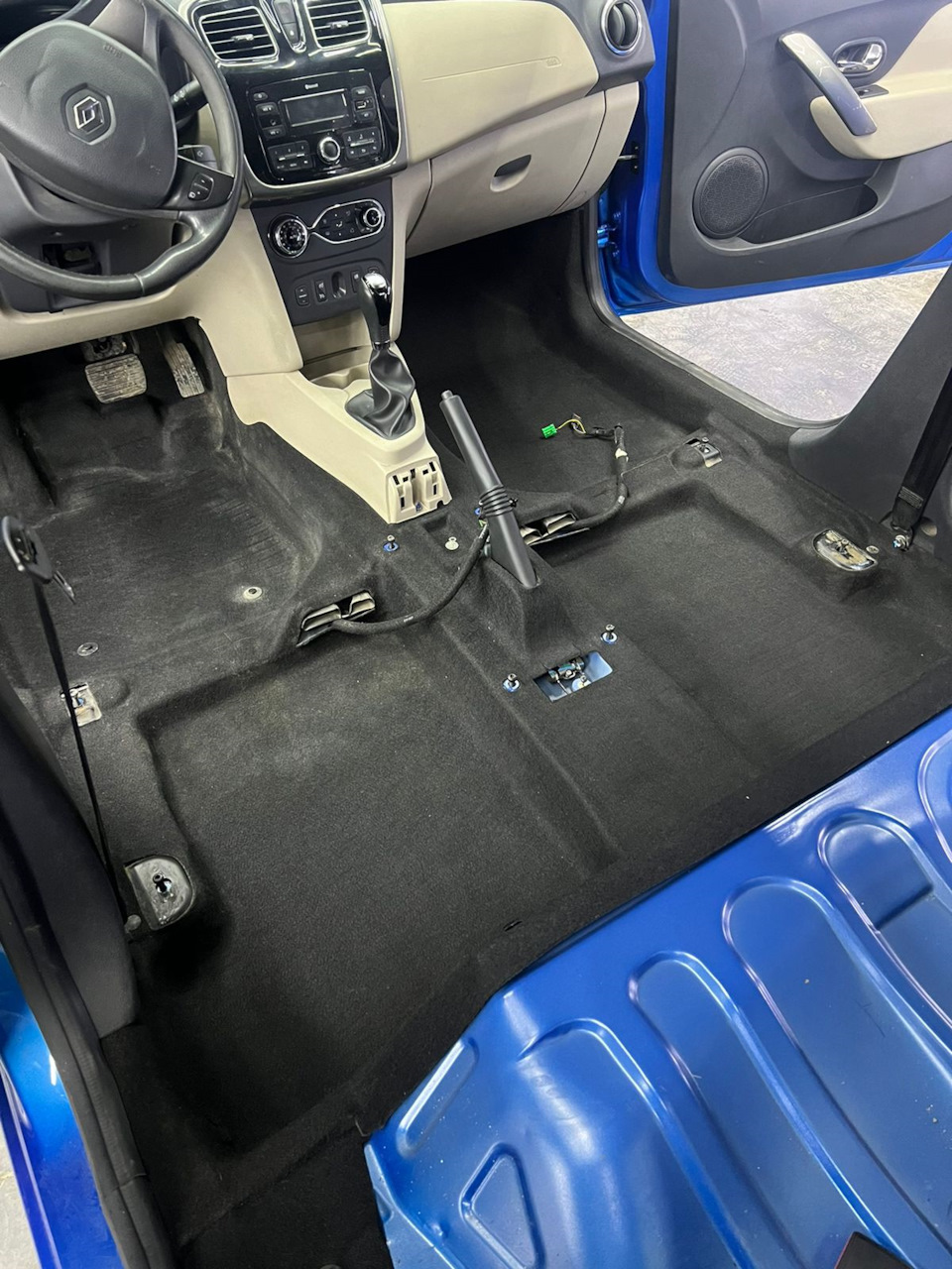 Хим чистка и полировка фар — Renault Logan (2G), 1,6 л, 2017 года ...