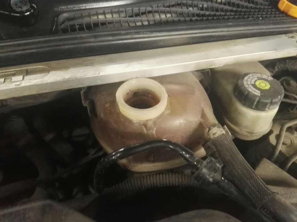 150. Замена антифриза с промывкой системы охлаждения — Saab 9-3 (2G), 1 ...