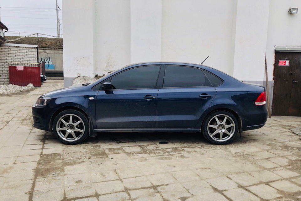 Polo sedan r17