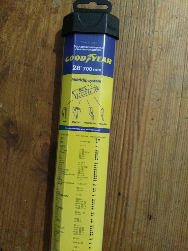 Замена щеток стеклоочистителя. — Volkswagen Golf Plus, 1,6 л, 2010 года ...
