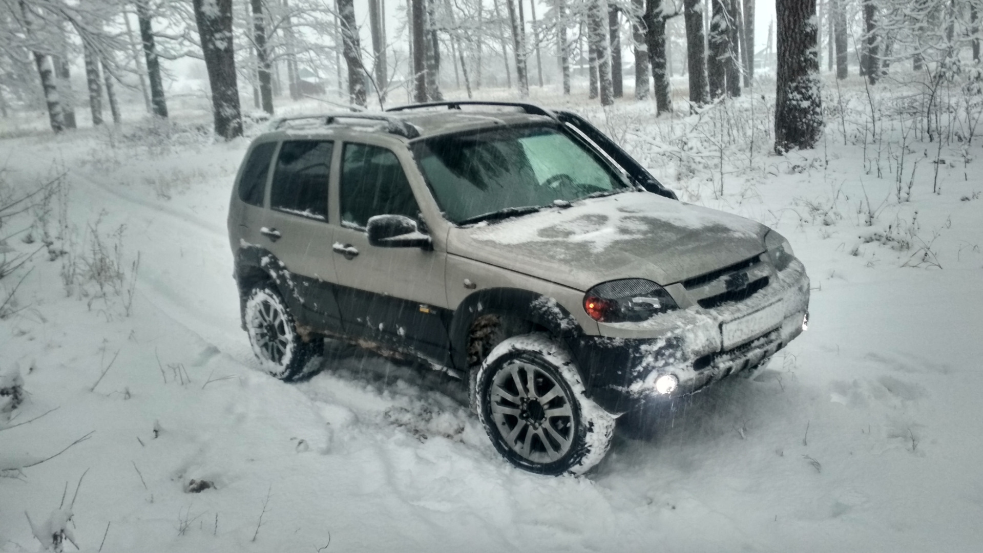 Нива шевроле в мороз. Шевроле Нива Аустер 2007 в снежной грязи. Niva Chevrolet 2008 Снежная. Шевроле Нива Снежка. Нива Шевроле до 2008 года по снегу.