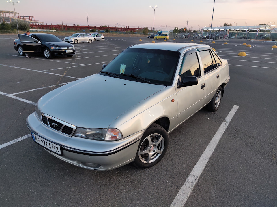 Daewoo Nexia серая