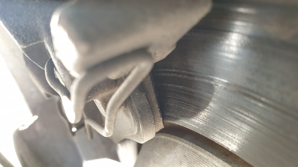 Задние тормозные диски, износ и борозды — Skoda Kodiaq, 2 л, 2020 года ...