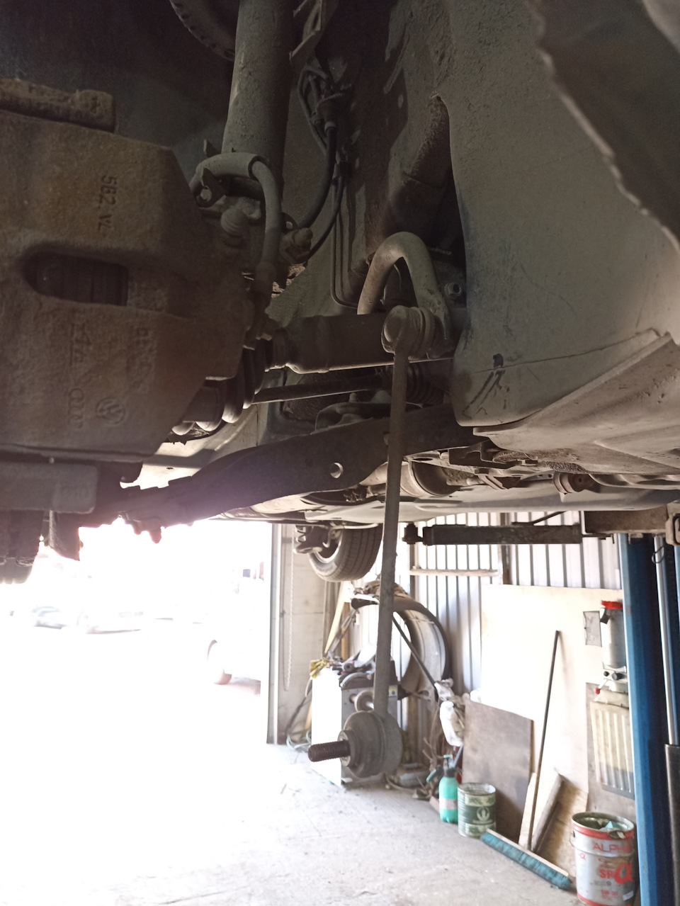Замена правой стойки стабилизатора brave — Volkswagen Polo Sedan, 1,6 л ...