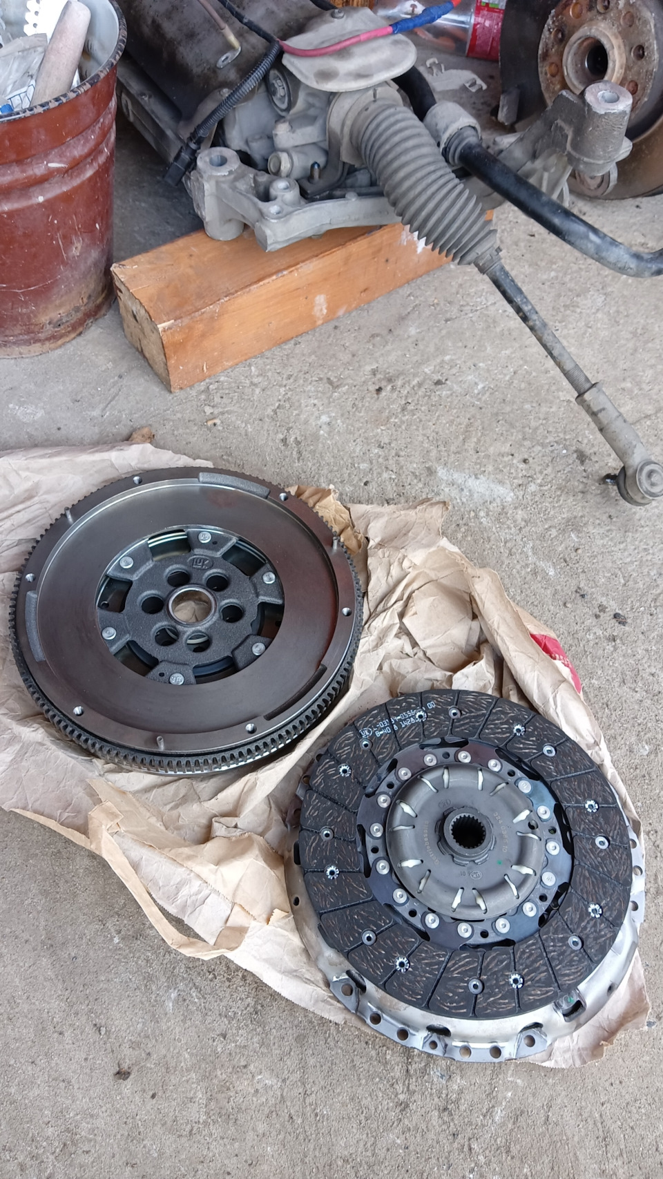 Замена комплекта сцепления — Volkswagen Passat B6, 2 л, 2007 года ...