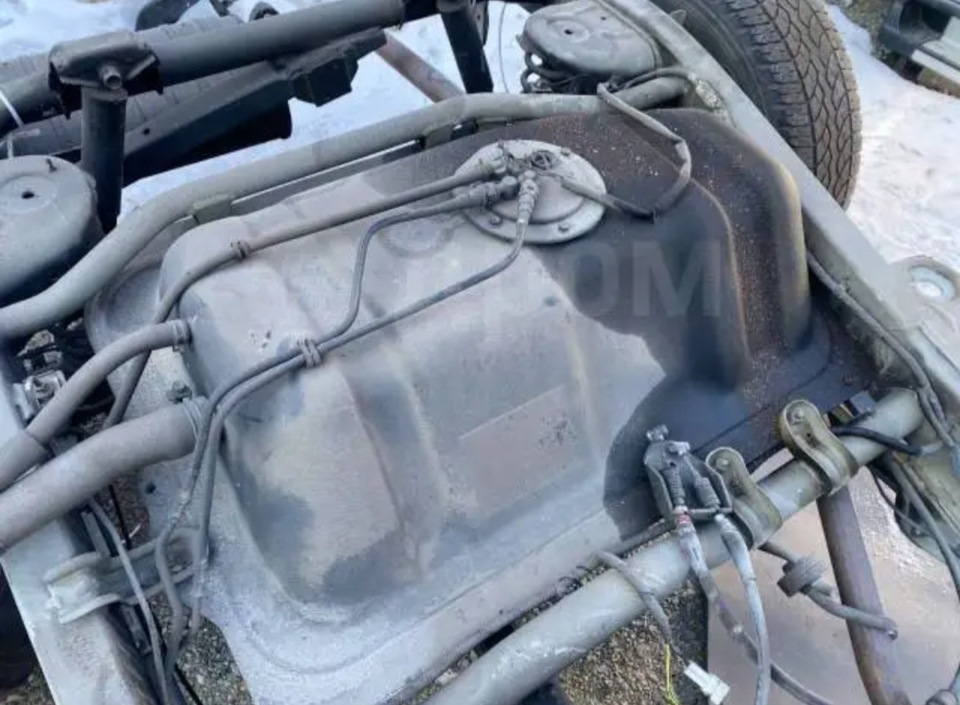 Сварка бензобака . — Suzuki Jimny, 1,3 л., 2013 года | кузовной ремонт ...