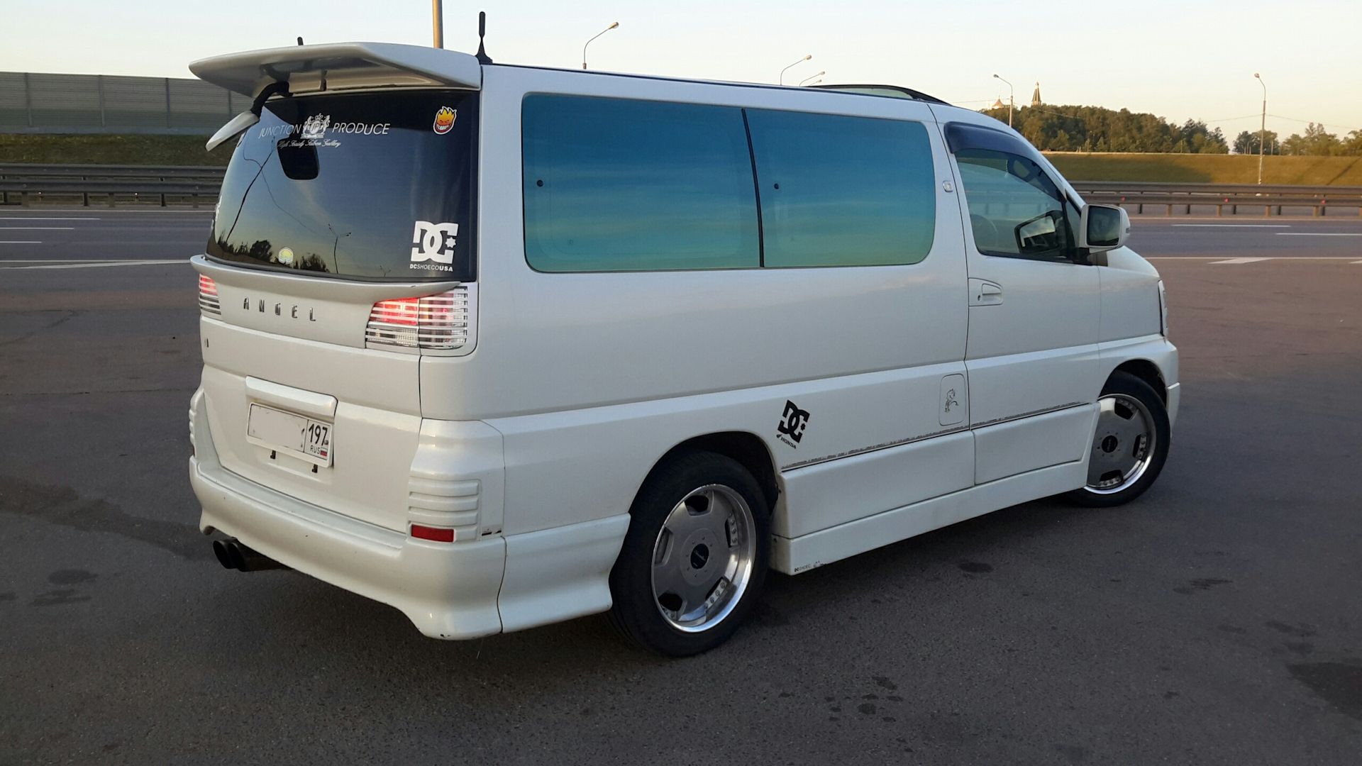 Nissan elgrand 50. Эльгранд 50 кузов. Nissan Elgrand 50 кузов. Nissan Elgrand 2005. Ниссан Эльгранд 2005.