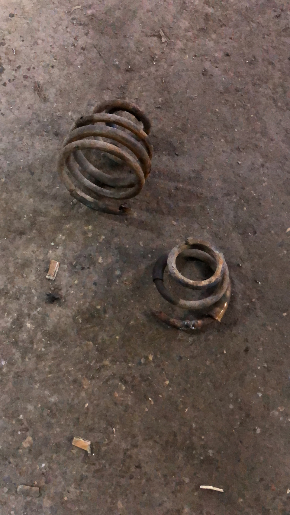 Лопнула задняя пружина — Chevrolet Cruze Hatchback, 1,6 л, 2012 года ...