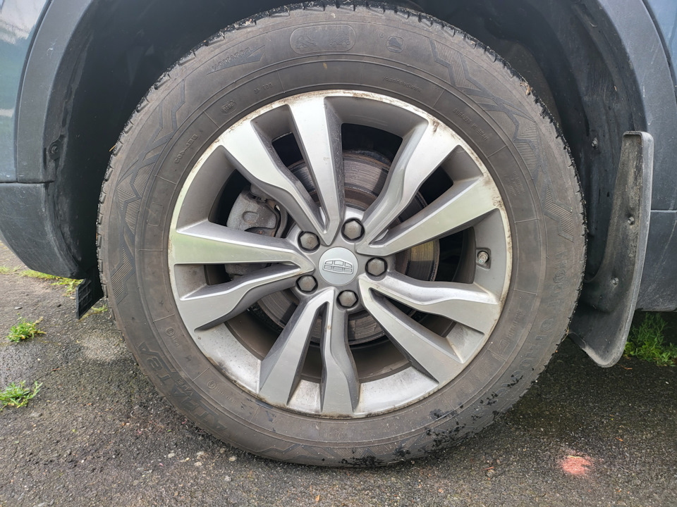 Замена передних тормозных дисков и колодок — Geely Atlas (1G), 1,8 л ...