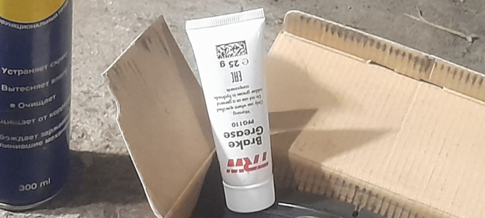 Замена передних тормозных колодок на автомобиле Тойота Аурис Королла ...