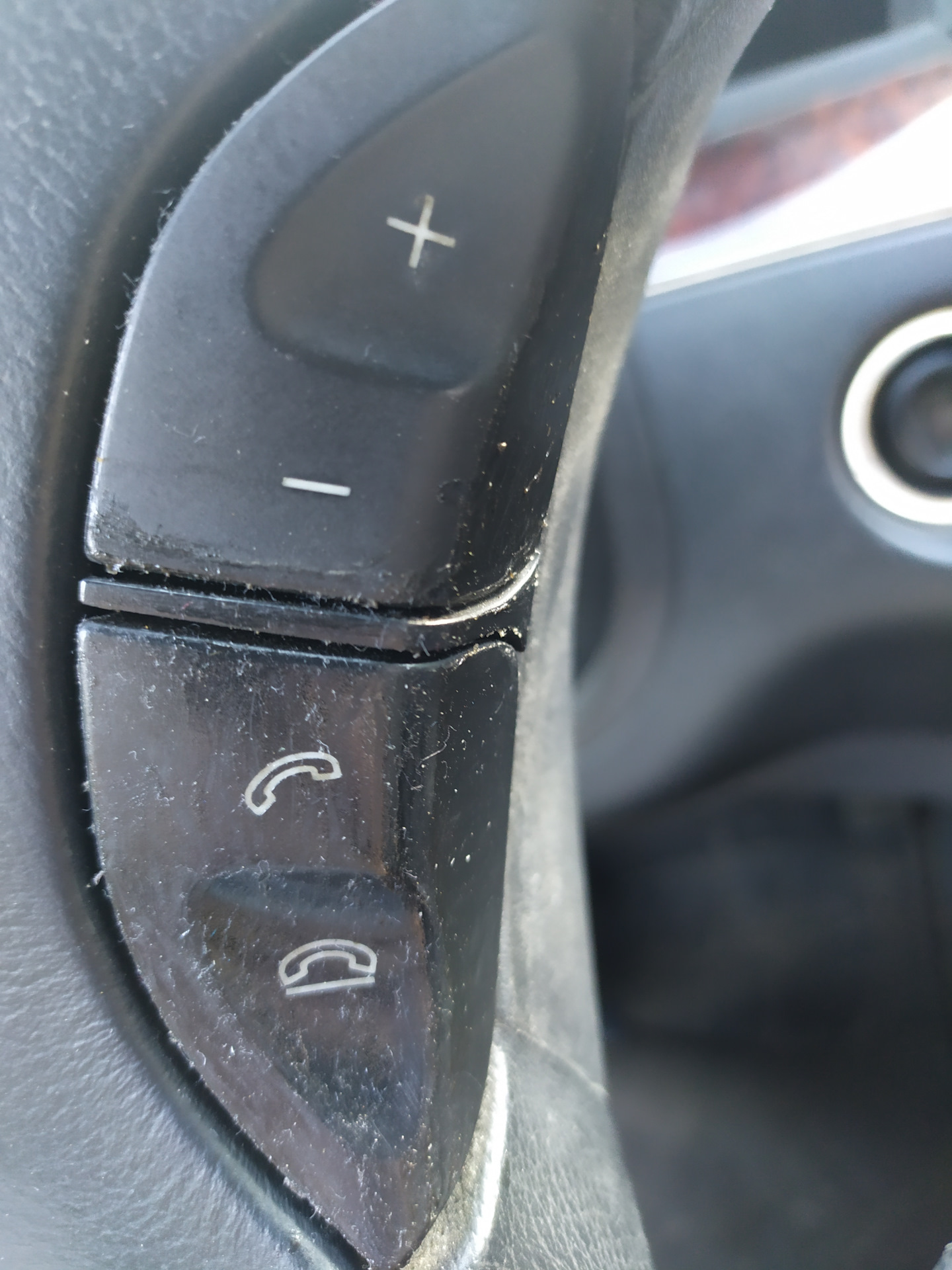 Дверные ручки выключатели протираются как часто. Машины с кнопками на руле. Стерлись кнопки на руле Mercedes. Lancer 9 кнопки справа:а от руля. Кнопка очистка.