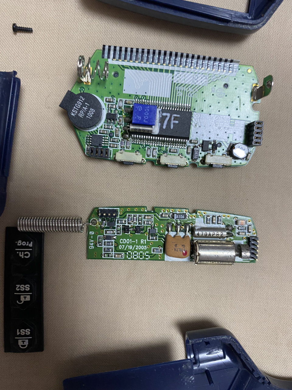 Кнопка на брелке сигналки — Nissan Tiida (1G), 1,6 л, 2008 года ...