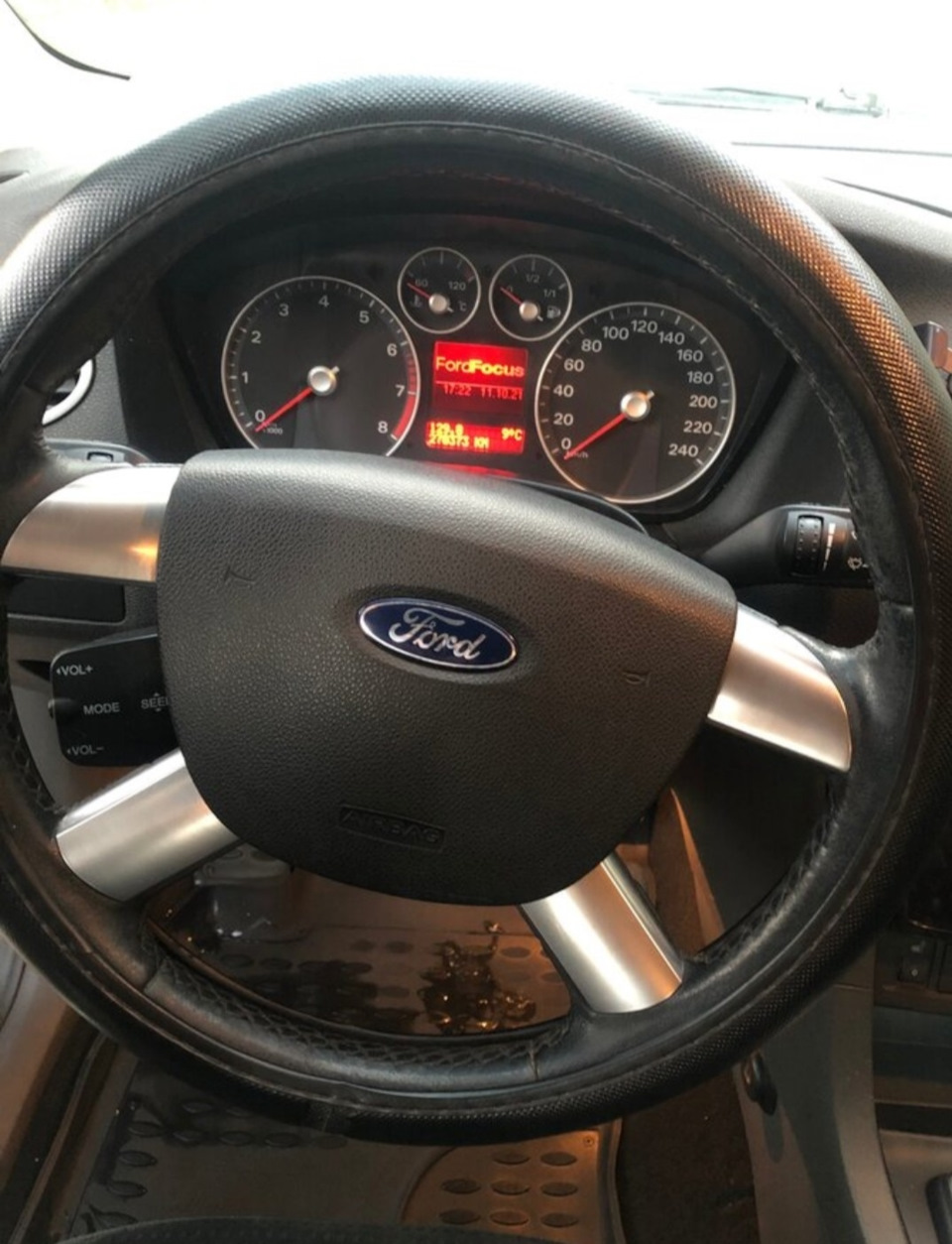 Старый без круиза — Ford Focus Hatchback II