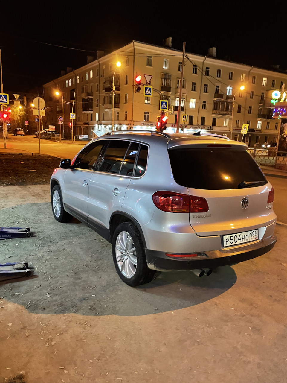 На шиномонтаже — Volkswagen Tiguan (1G)