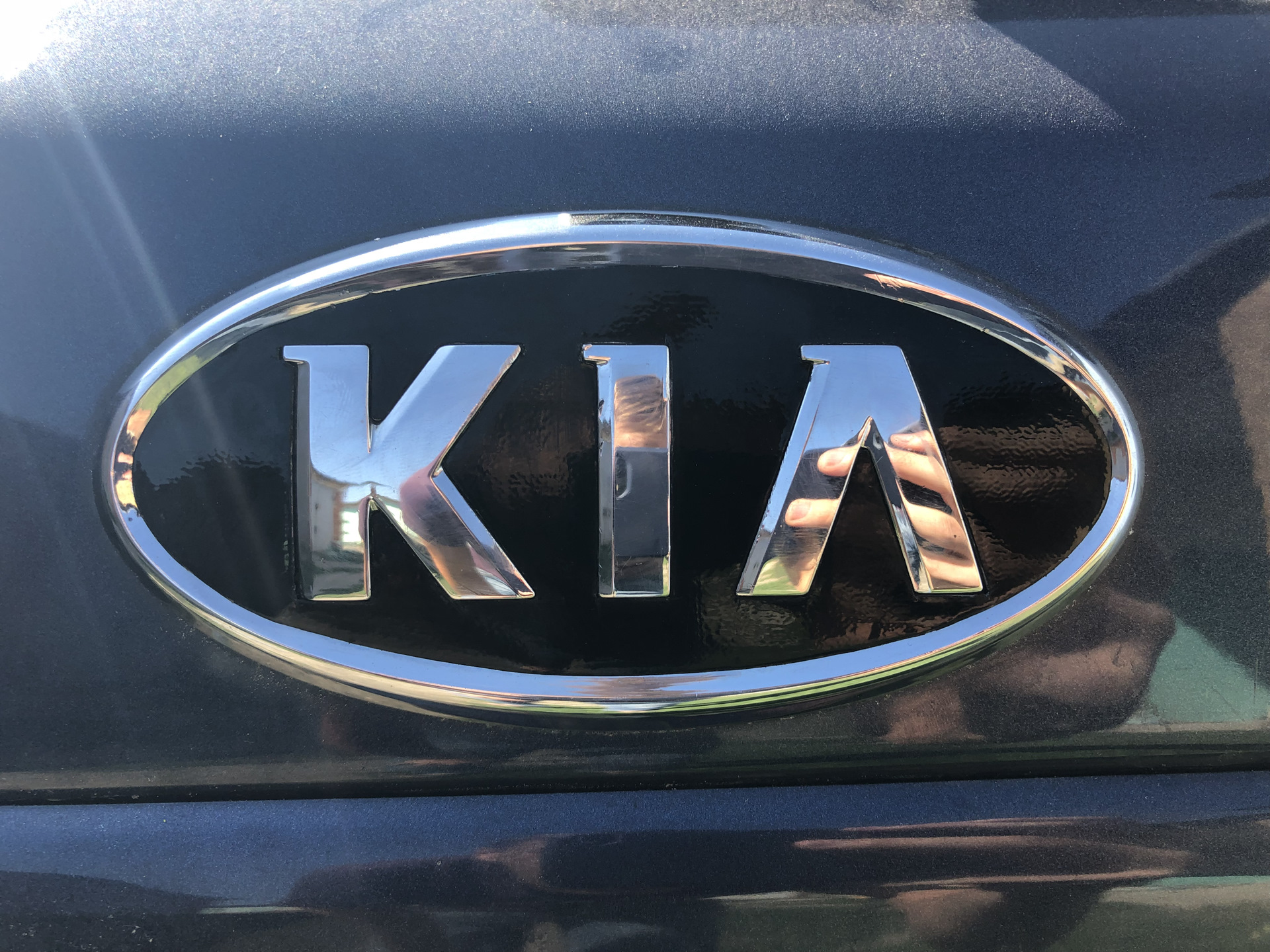 Значки киа сид. Hyundai Kia logo. Kia значок. Значок Хендай Киа. Накладка на эмблему Киа.