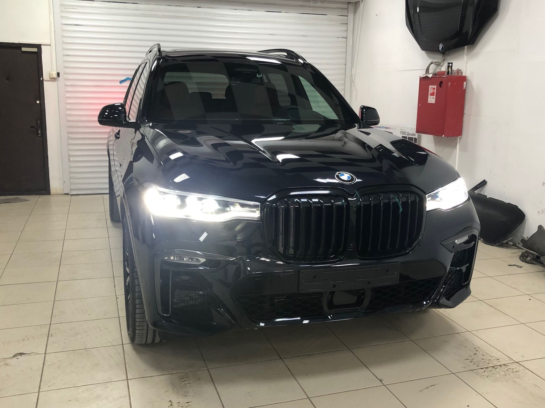 BMW 7 черный сатин