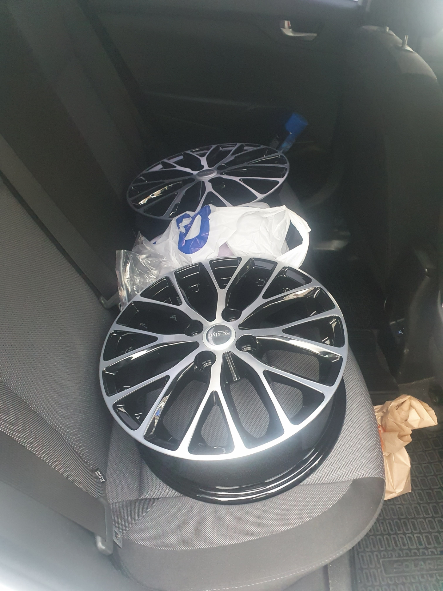 Шиномонтаж, новые диски — Hyundai Solaris (2G), 1,6 л, 2020 года ...