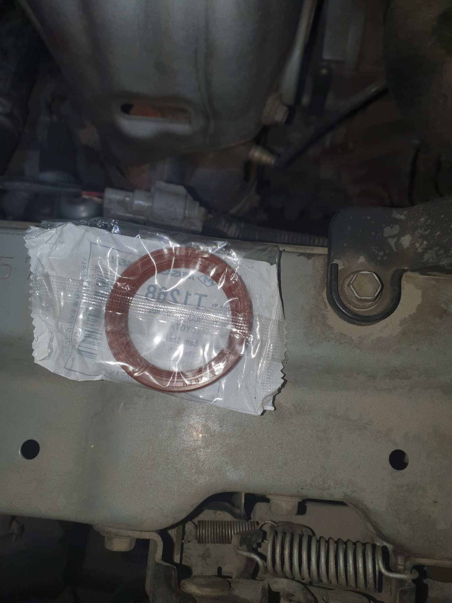 Замена лобового сальника. 2 az-fe — Toyota Camry (XV40), 2,4 л, 2007 ...