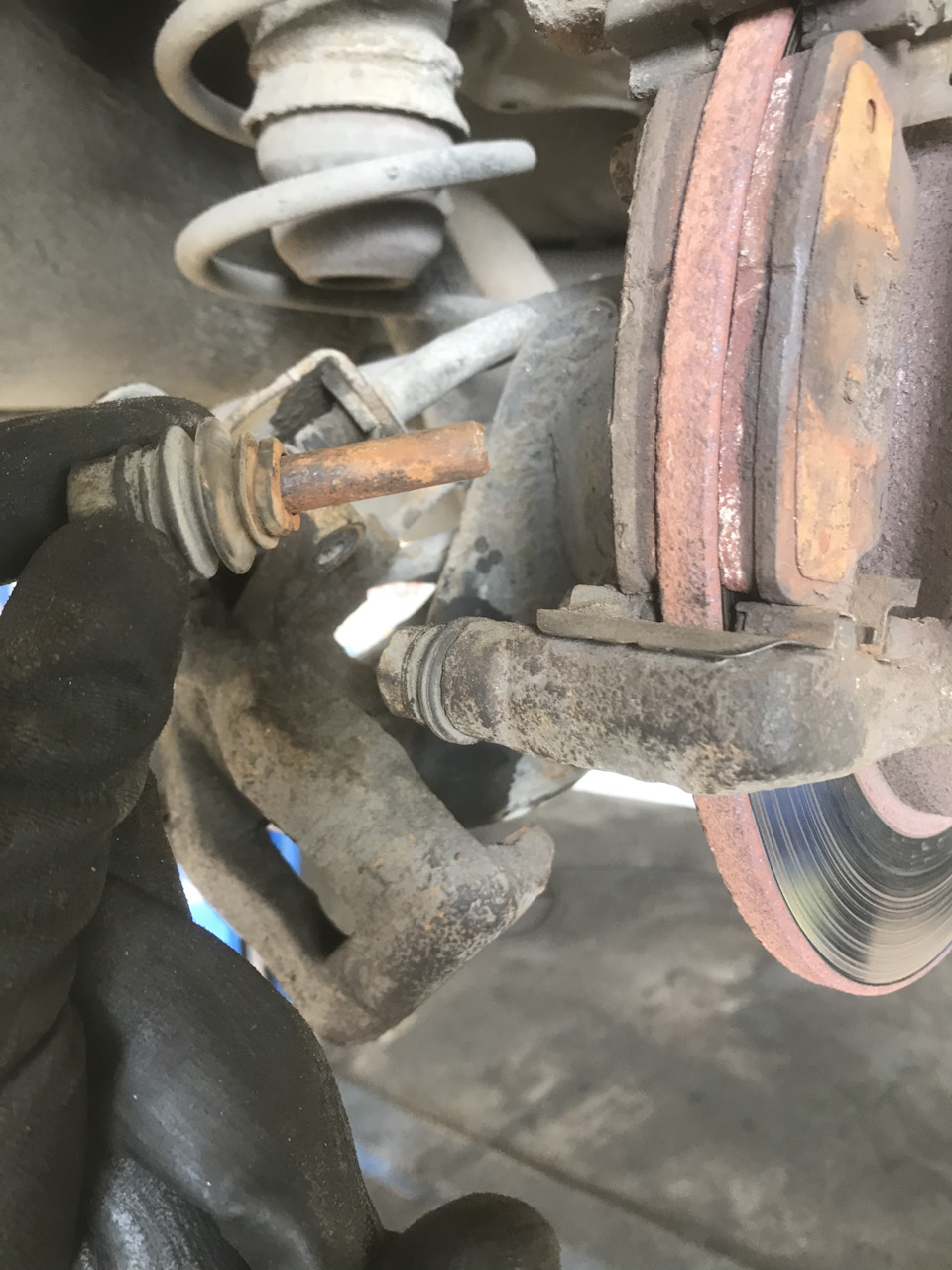 Замена втулки рулевой рейки, масла ГУР, пыльника правой шаровой ...