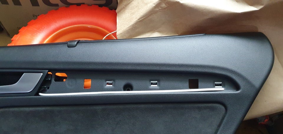 клеим ленту на вертикальную поверхность — Audi Q5 (1G)