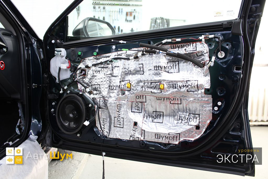 Дверь camry 70. Шумка дверей Тойота Камри 70. Шумоизоляция дверей Camry 70. Camry 55 шумоизоляция дверей. Шумоизоляция дверей Тойота Камри 70.