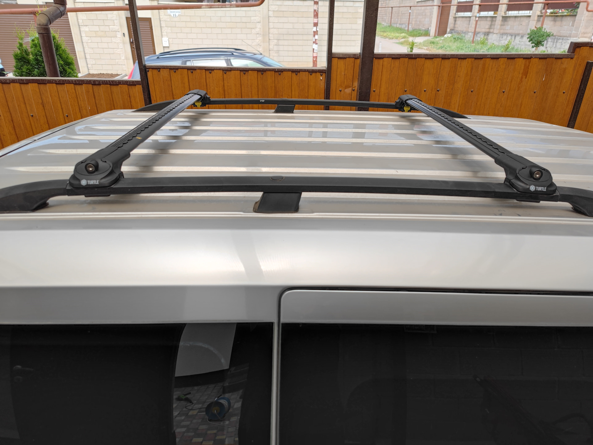 Рейлинги turtle air. Поперечные рейлинги для багажной системы vw beetle 2006-2010.
