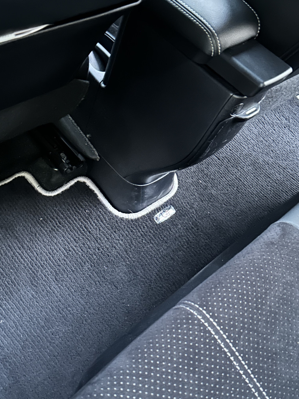 Новые коврики в салон GS — Toyota Aqua, 1,5 л, 2014 года | просто так ...
