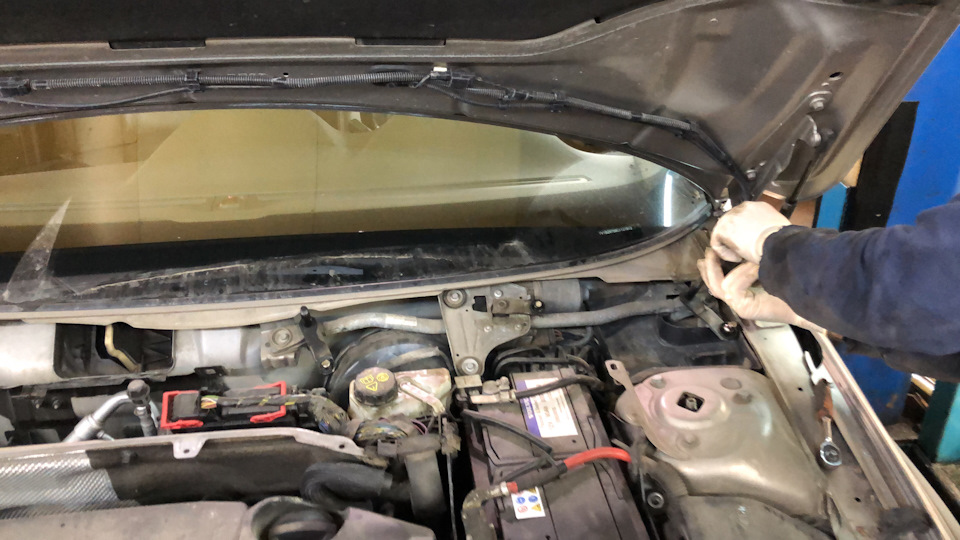 Провел ревизию трапеций дворников. - Volvo XC90 (1G), 2,5 л, 2008 года своими ру