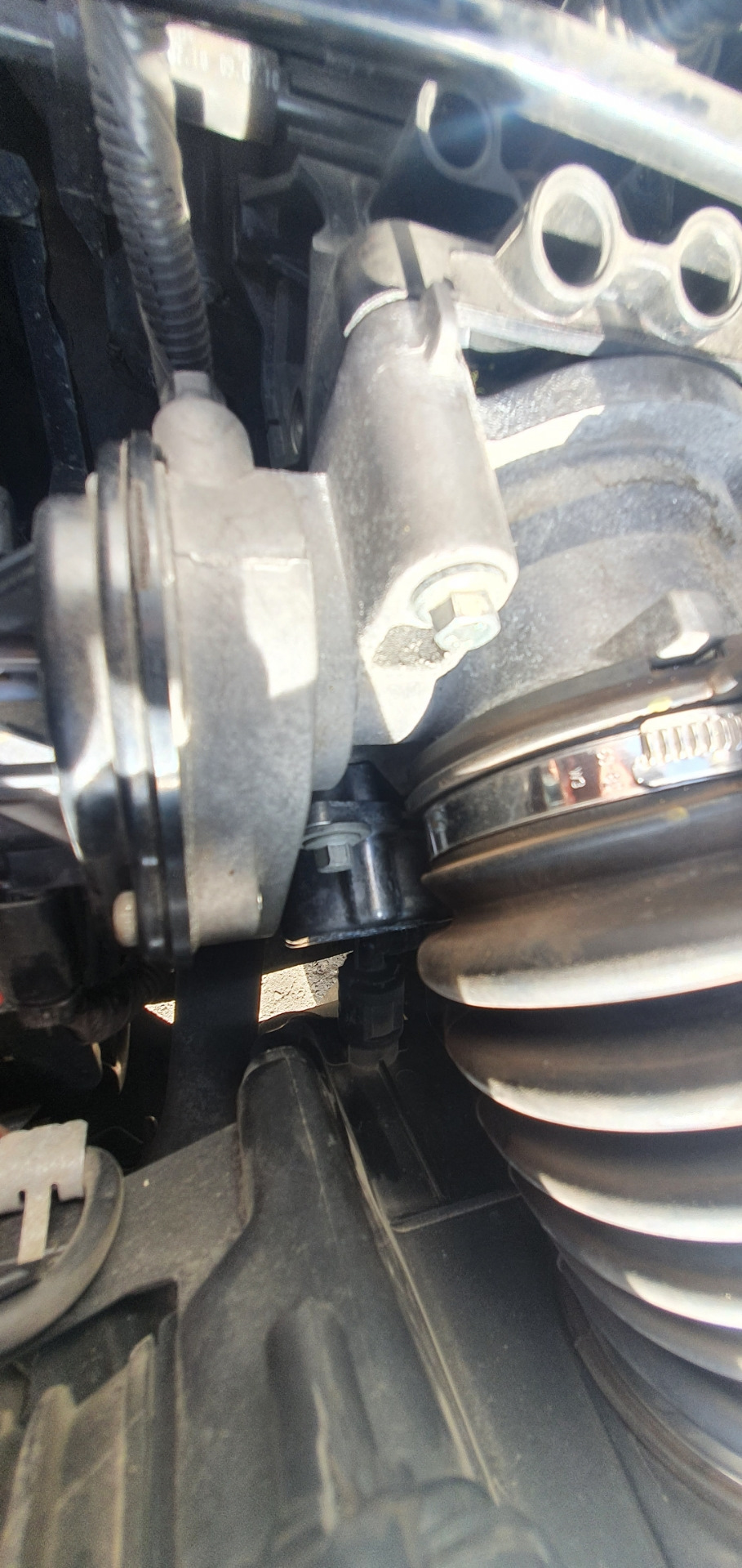 Демпфер на дроссельную заслонку от вольвы. — Ford Focus Hatchback II, 2 ...