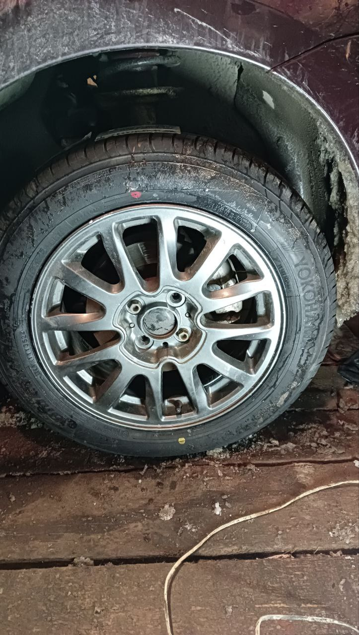 Новая летняя резина 185/60 r15 — Lada Гранта Лифтбек (1G), 1,6 л, 2015 ...