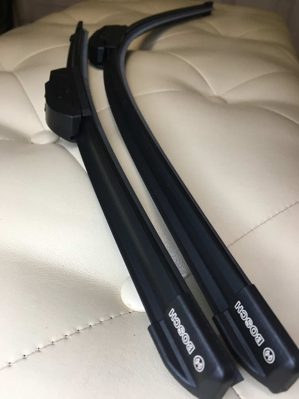 Каждый дворник с надписью Bosch. — KIA Sorento (4G)