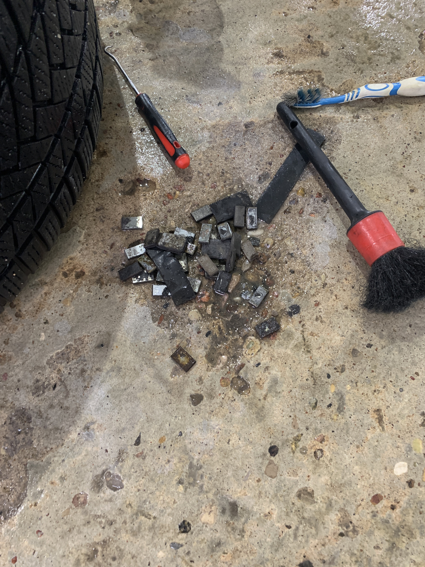 Шины, химчистка дисков, шиномонтаж — Audi A4 (B9), 2 л, 2018 года ...