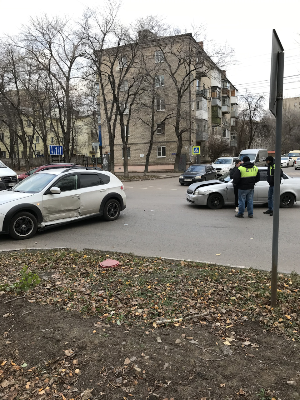 Вы поворачиваете на перекрестке с преимуществом но со второстепенной дороги едет грузовик постоянно. Смотреть фото Вы поворачиваете на перекрестке с преимуществом но со второстепенной дороги едет грузовик постоянно. Смотреть картинку Вы поворачиваете на перекрестке с преимуществом но со второстепенной дороги едет грузовик постоянно. Картинка про Вы поворачиваете на перекрестке с преимуществом но со второстепенной дороги едет грузовик постоянно. Фото Вы поворачиваете на перекрестке с преимуществом но со второстепенной дороги едет грузовик постоянно