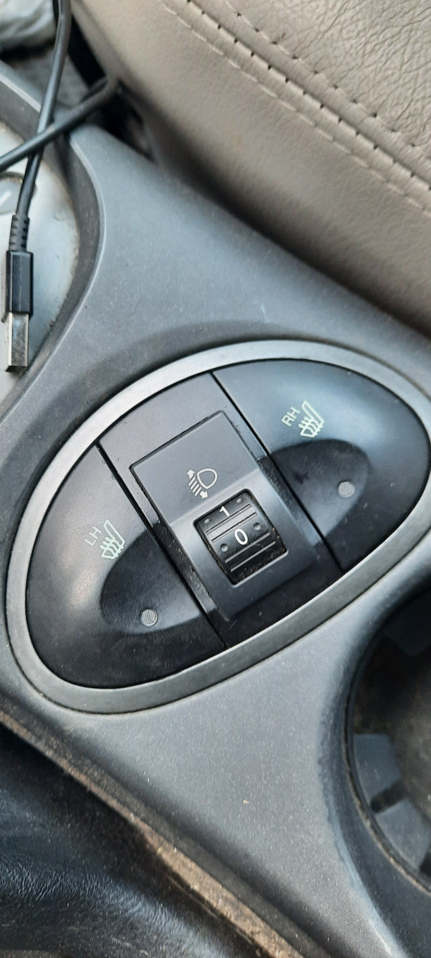 Кнопка корректора фар — Hyundai Santa Fe (1G), 2 л, 2007 года | своими ...