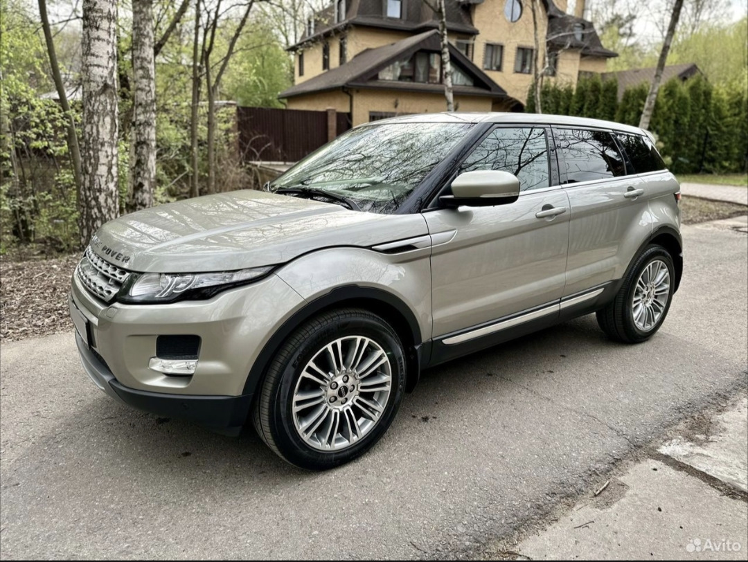 Range Rover Evoque красный с бантиком