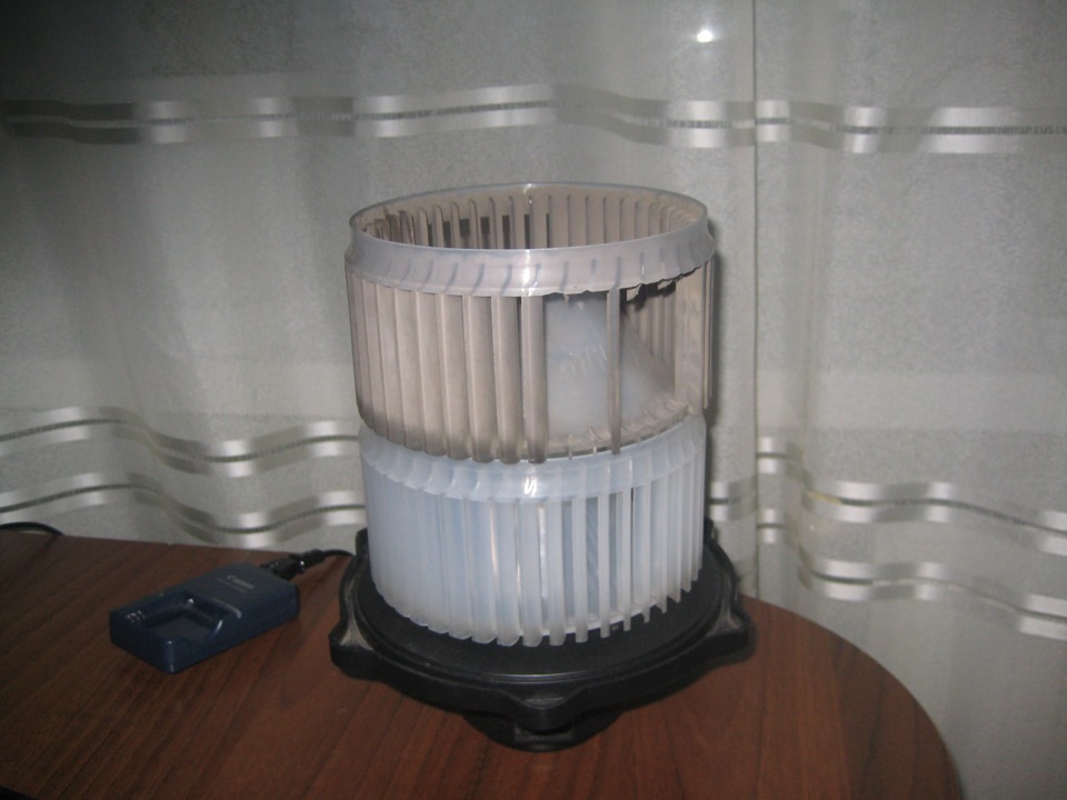 Снятие моторчика печи отопления( замена пластикового барабана ...