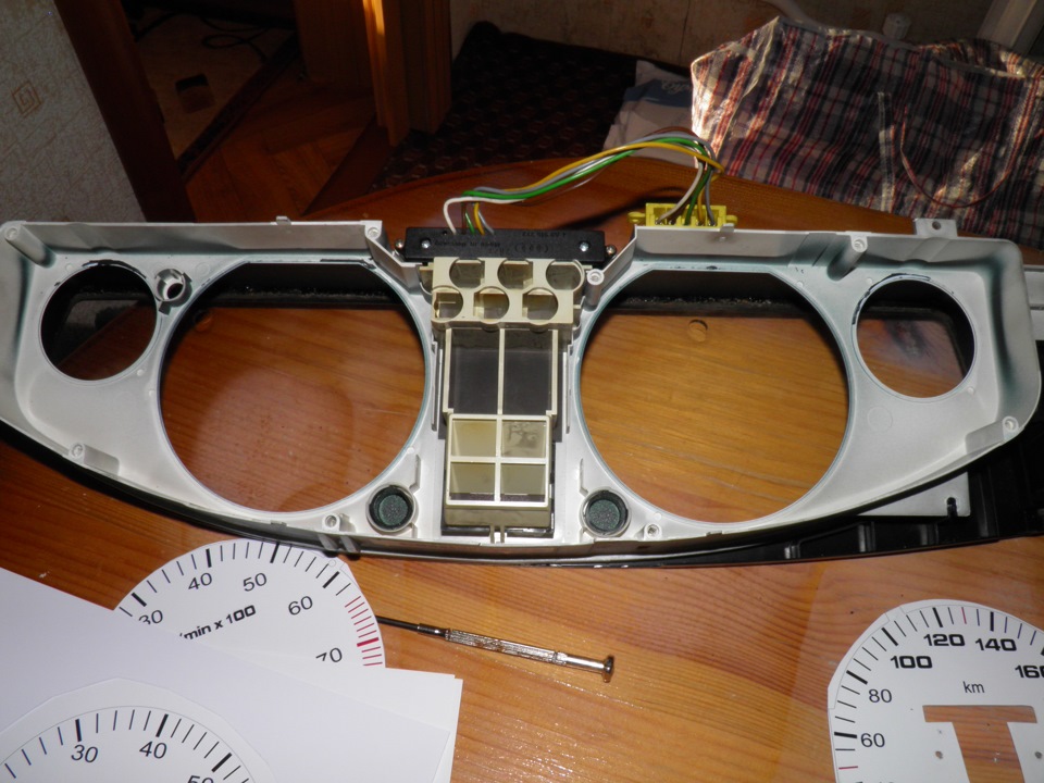 сам корпус из которого вы и достанете плату со шкалами! — Audi 100 Avant (C4)