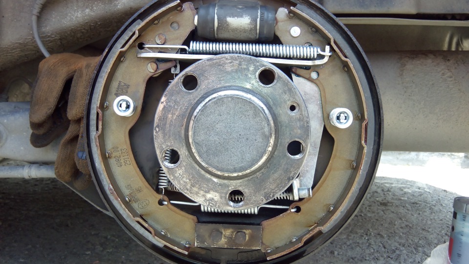 Замена на передних дисковых тормозах
