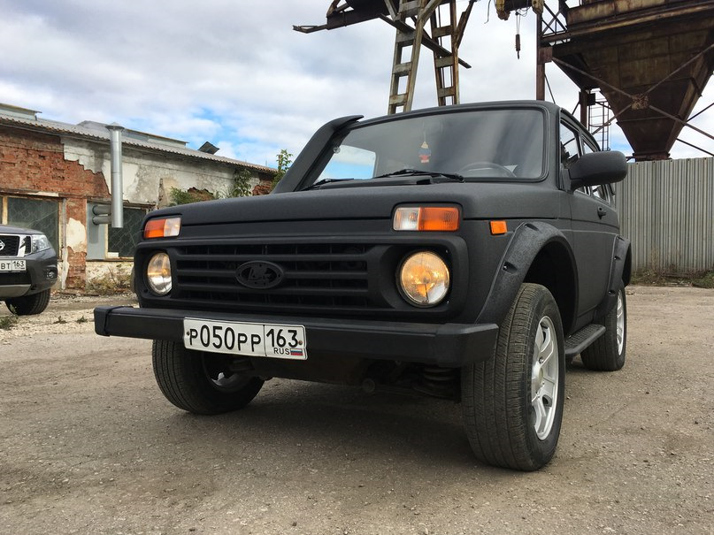 Диски на ниву урбан 16. Нива антихром. Нива 2131 хаки. Нива урбан 2008. Нива 2131 бампер урбан.