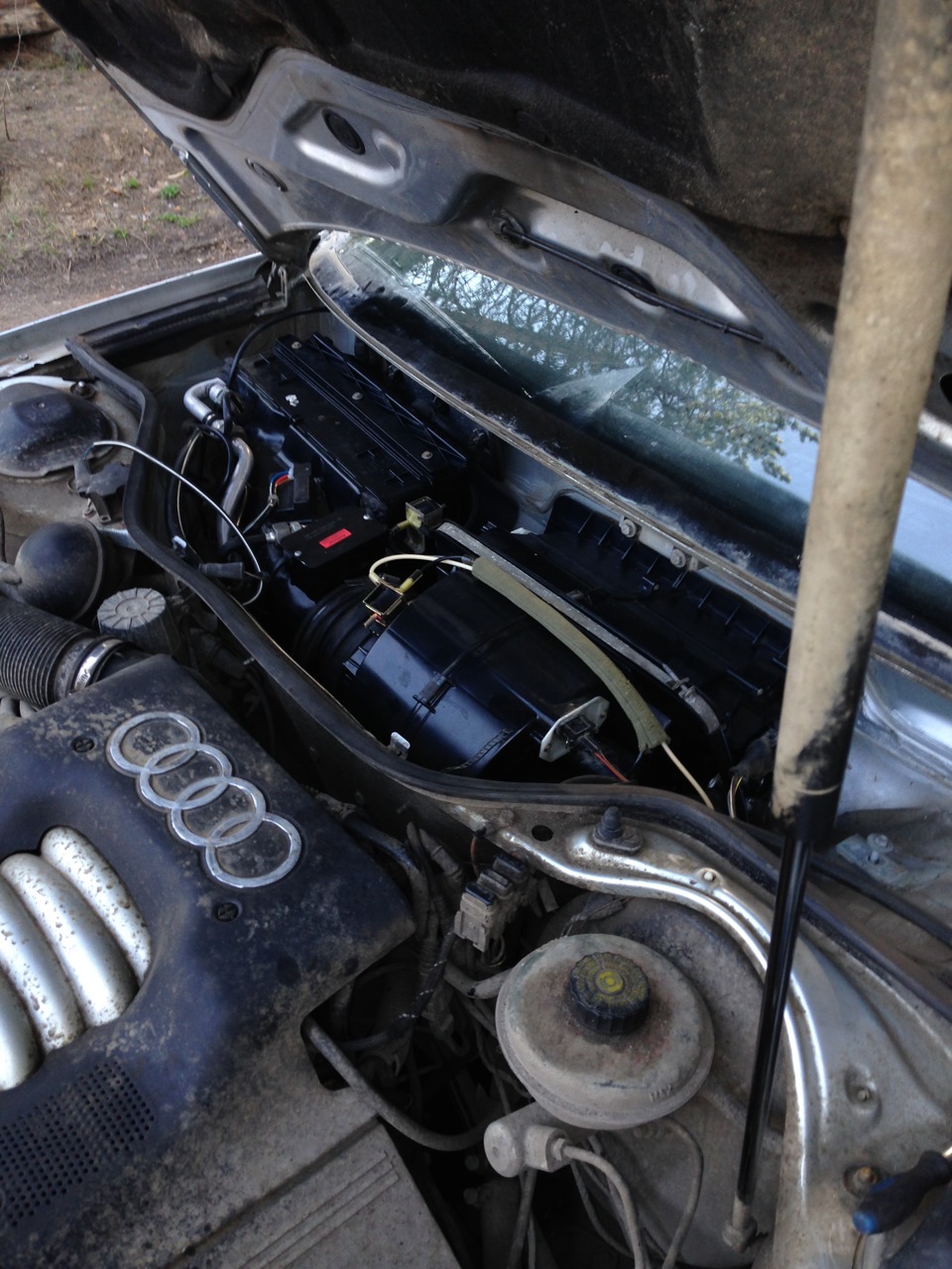 Вроде никто не пил, а стекло запотело( — Audi A6 (C4), 2,8 л, 1996 года ...