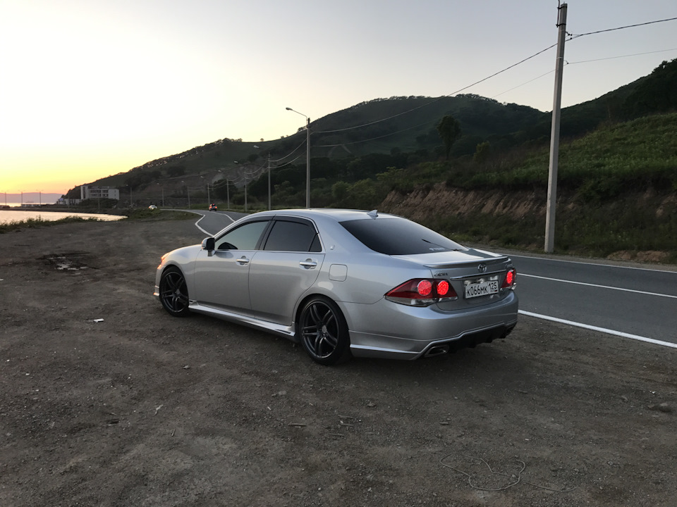 Toyota Crown grs200