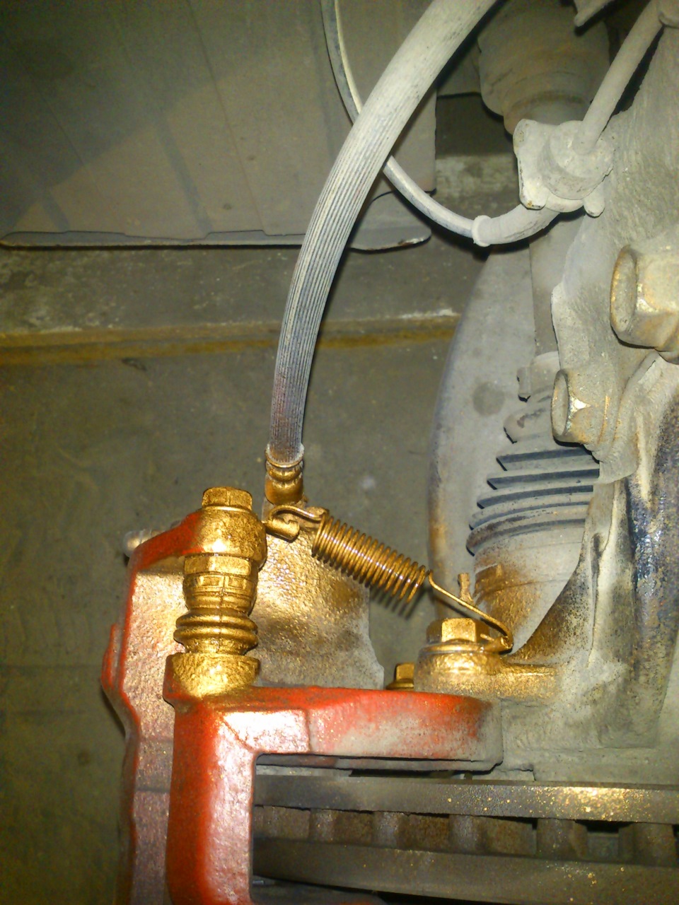 Гремят передние суппорта — Nissan Tiida (1G), 1,6 л, 2008 года | своими ...