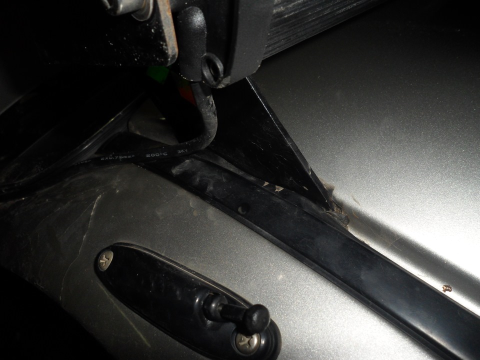 крепление под люстру — Mitsubishi L200 (3G), 2,5 л, 2005 года ...