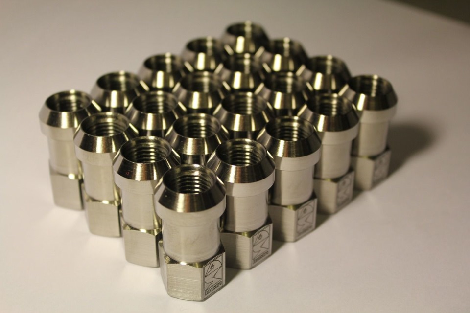 Гайки bimecc м12х1. 25 субару. Болт с фланцем м10 1. 5 иж. Гайки колёсные 12х1.