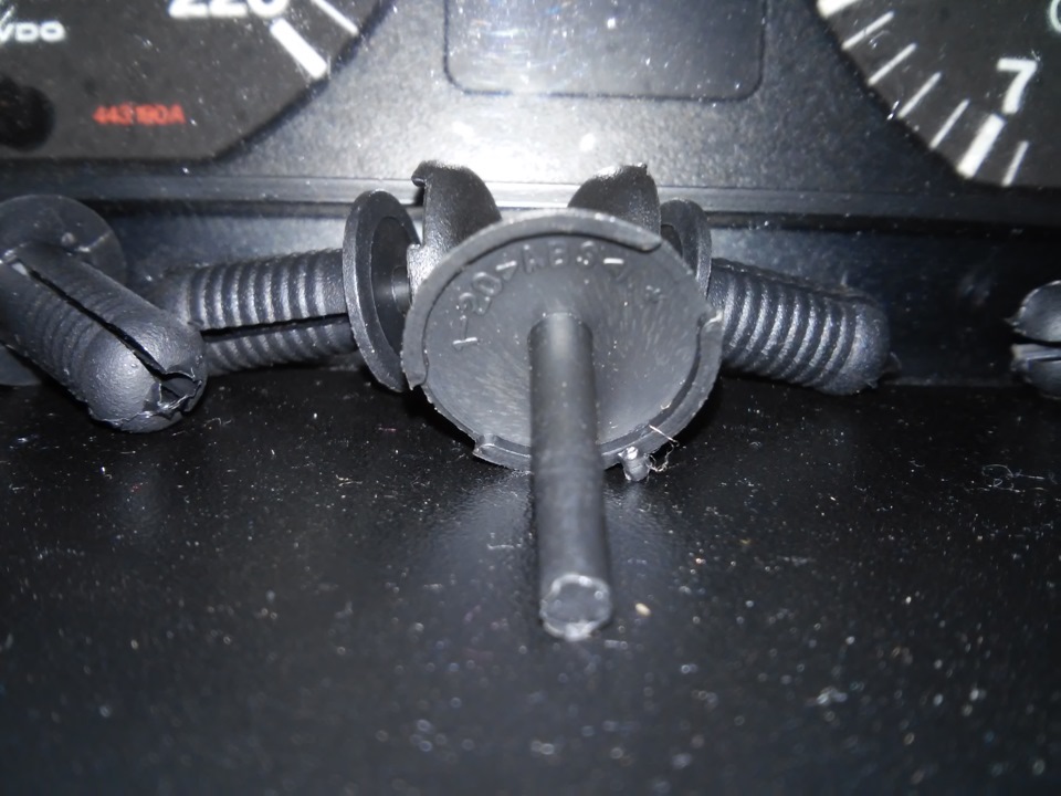 Шуба под капот. — Audi 100 (C3), 1,8 л, 1985 года | запчасти | DRIVE2