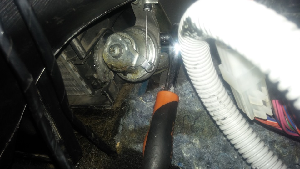 Кран печки. Замена (на классике) — Lada 21074, 1,6 л, 2009 года ...