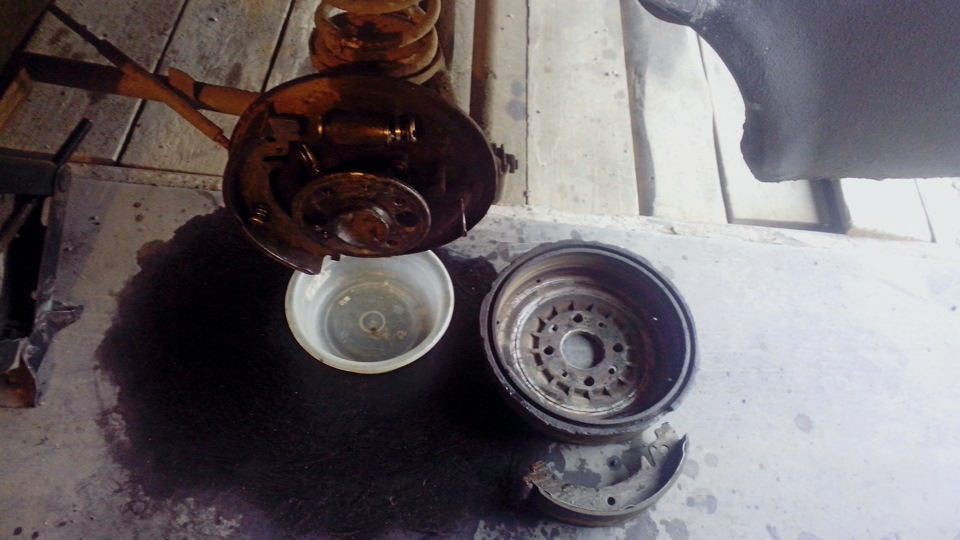 Потек тормозной цилиндр — LADA 2101, 1,5 л., 1973 года | поломка | DRIVE2