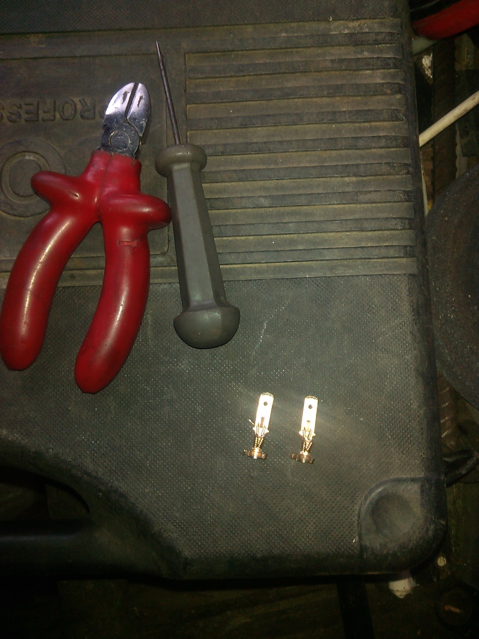 Фишки и используемый инструмент — Audi A8 (D2)